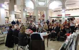 la sala dal tavolo